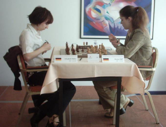 Elisabeth P�htz und Jessica Nill
Foto: Stefan Pick