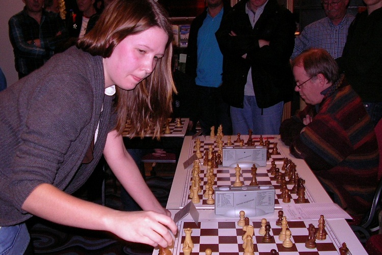 Sarah Hoolt beim Uhrensimultan