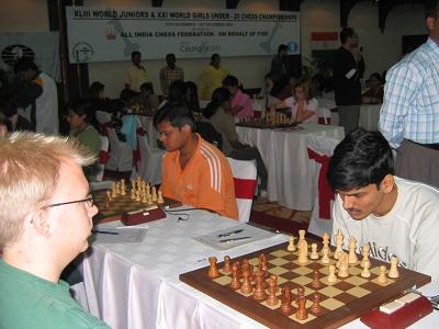 rechts: Harikrishna, Favorit der Jungen