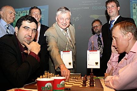 3 Exweltmeister: Kramnik, Karpow, Pomomariov
Foto: Georgios Souleidis 